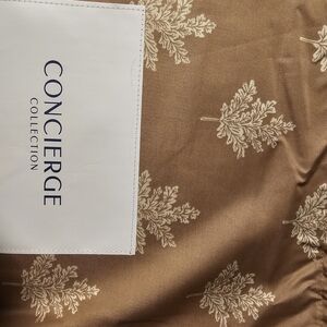 Concierge Brown Leaf Pattern Bedding top sheet snd pillowcases king
